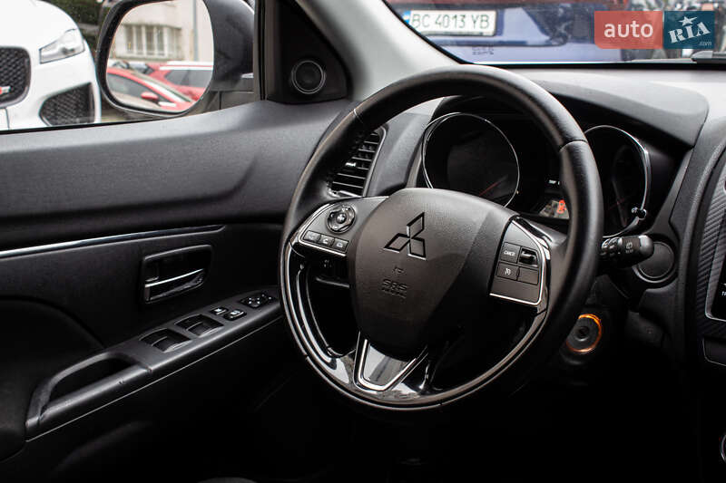 Внедорожник / Кроссовер Mitsubishi Outlander Sport 2018 в Львове
