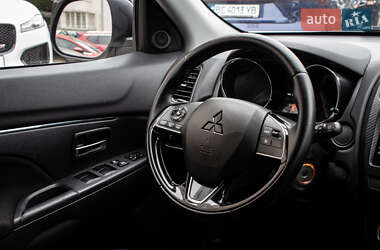 Внедорожник / Кроссовер Mitsubishi Outlander Sport 2018 в 