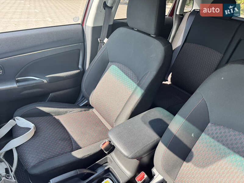 Позашляховик / Кросовер Mitsubishi Outlander Sport 2017 в Тернополі