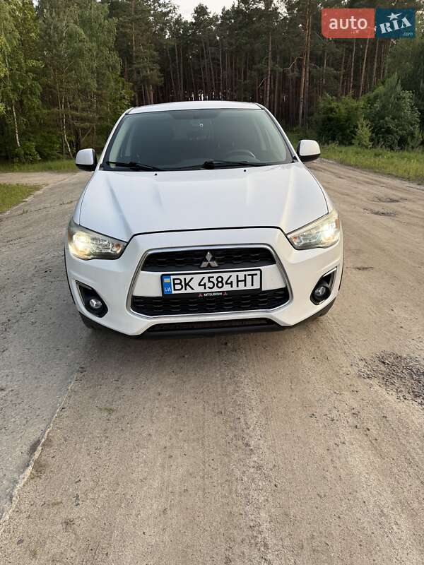 Позашляховик / Кросовер Mitsubishi Outlander Sport 2014 в Рівному