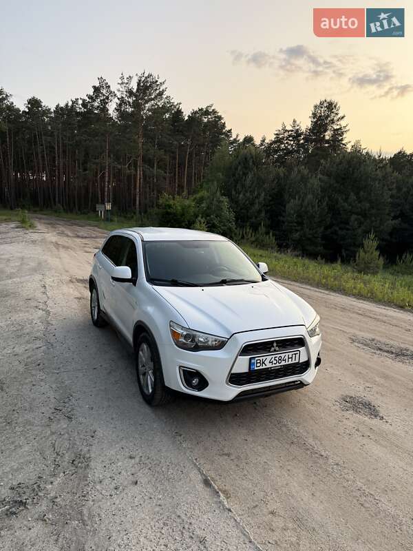 Позашляховик / Кросовер Mitsubishi Outlander Sport 2014 в Рівному