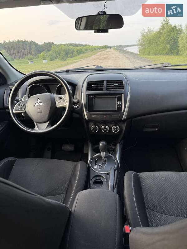 Позашляховик / Кросовер Mitsubishi Outlander Sport 2014 в Рівному