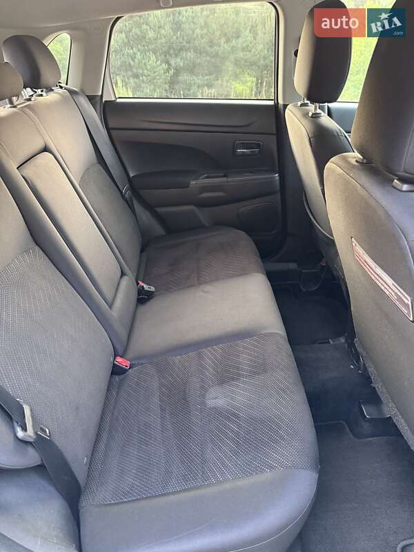 Позашляховик / Кросовер Mitsubishi Outlander Sport 2014 в Рівному