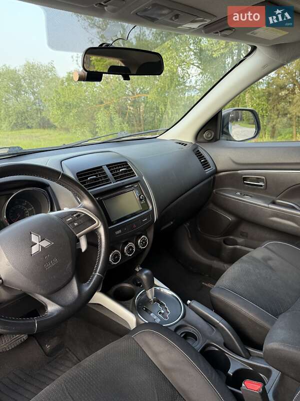 Позашляховик / Кросовер Mitsubishi Outlander Sport 2014 в Рівному