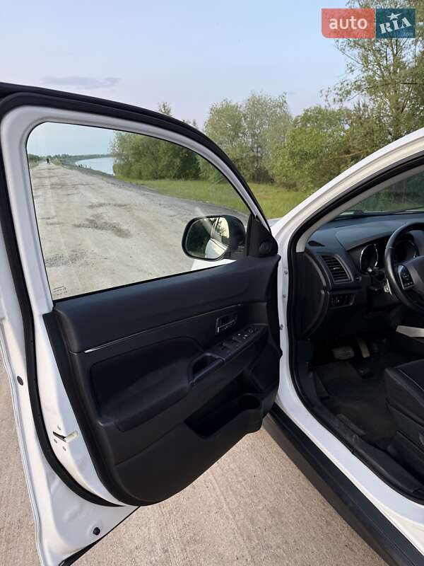 Позашляховик / Кросовер Mitsubishi Outlander Sport 2014 в Рівному