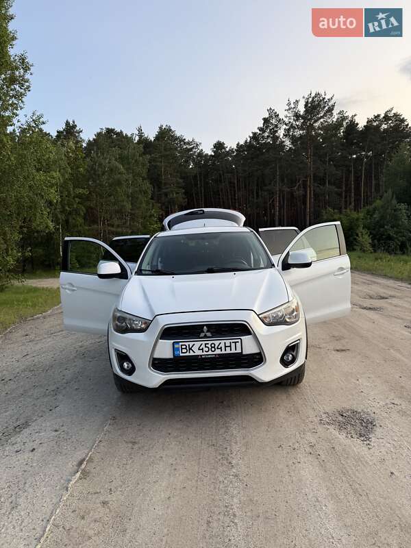 Позашляховик / Кросовер Mitsubishi Outlander Sport 2014 в Рівному