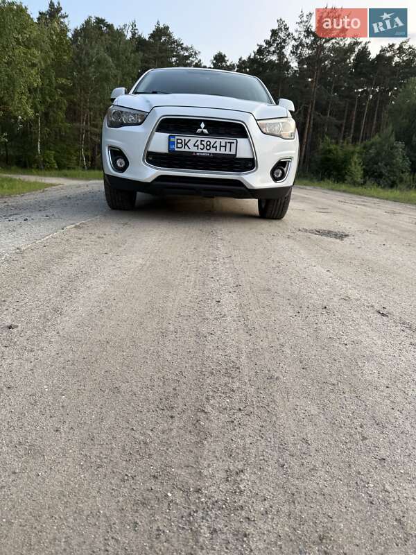 Позашляховик / Кросовер Mitsubishi Outlander Sport 2014 в Рівному