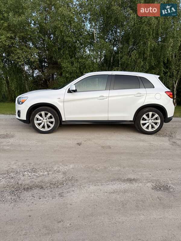 Позашляховик / Кросовер Mitsubishi Outlander Sport 2014 в Рівному