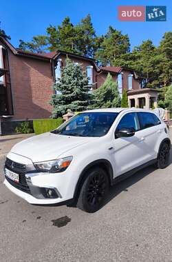Внедорожник / Кроссовер Mitsubishi Outlander Sport 2017 в Обухове