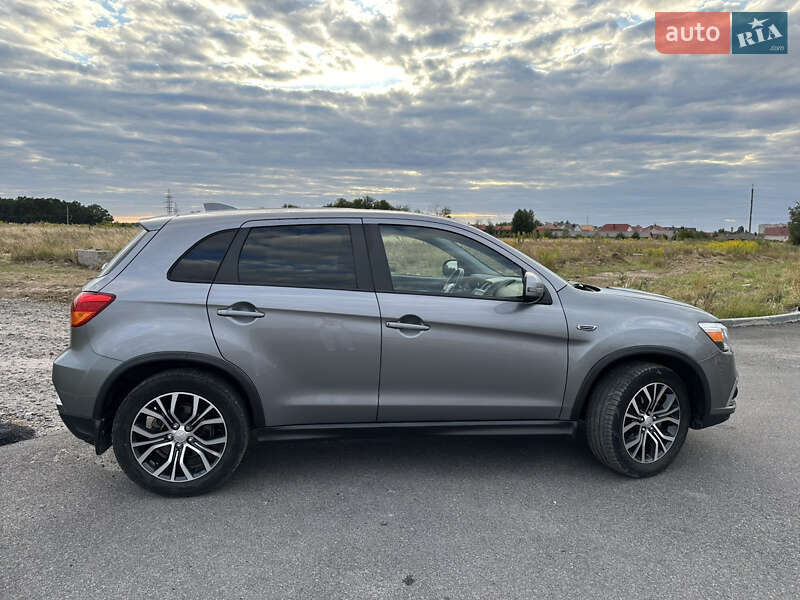 Внедорожник / Кроссовер Mitsubishi Outlander Sport 2018 в Виннице