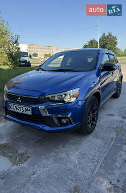 Внедорожник / Кроссовер Mitsubishi Outlander Sport 2017 в Киеве