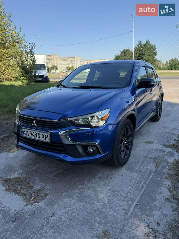 Внедорожник / Кроссовер Mitsubishi Outlander Sport 2017 в Киеве фото 3 Внедорожник / Кроссовер Mitsubishi Outlander Sport 2017 в Киеве