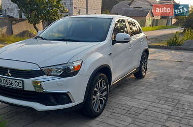 Внедорожник / Кроссовер Mitsubishi Outlander Sport 2016 в Киеве