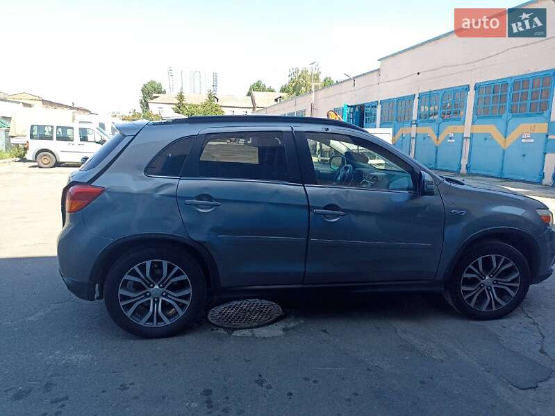 Внедорожник / Кроссовер Mitsubishi Outlander Sport 2017 в Киеве