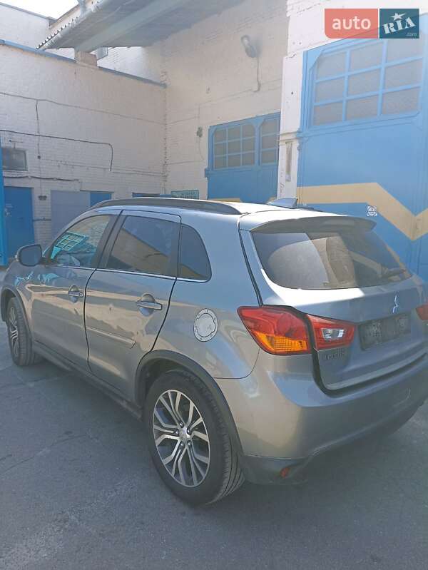 Внедорожник / Кроссовер Mitsubishi Outlander Sport 2017 в Киеве