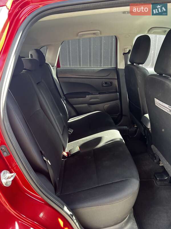 Внедорожник / Кроссовер Mitsubishi Outlander Sport 2015 в Киеве