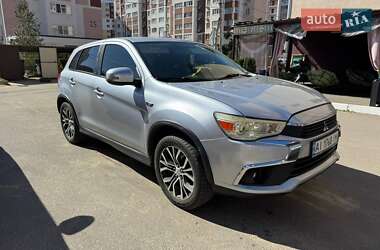Внедорожник / Кроссовер Mitsubishi Outlander Sport 2017 в Киеве