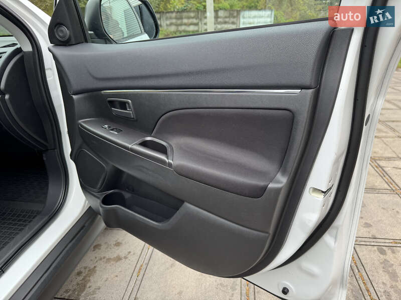 Позашляховик / Кросовер Mitsubishi Outlander Sport 2013 в Смілі