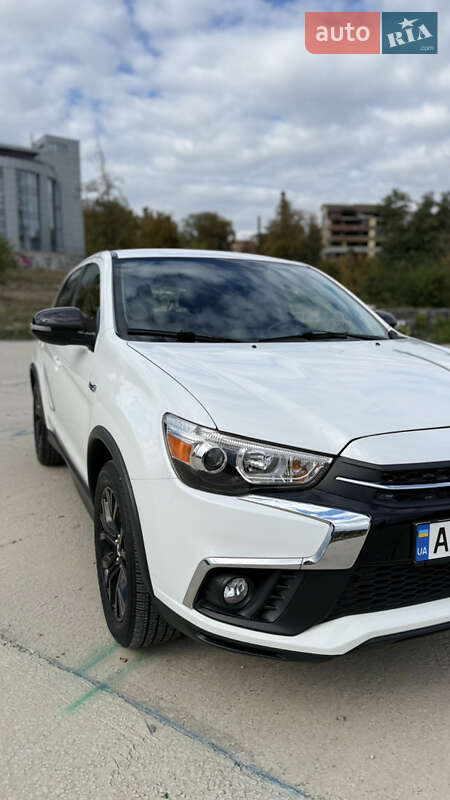 Позашляховик / Кросовер Mitsubishi Outlander Sport 2018 в Дніпрі