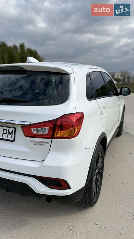 Позашляховик / Кросовер Mitsubishi Outlander Sport 2018 в Дніпрі