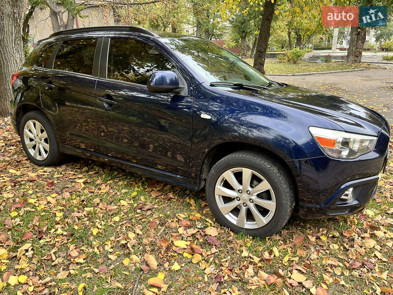 Внедорожник / Кроссовер Mitsubishi Outlander Sport 2012 в Черкассах