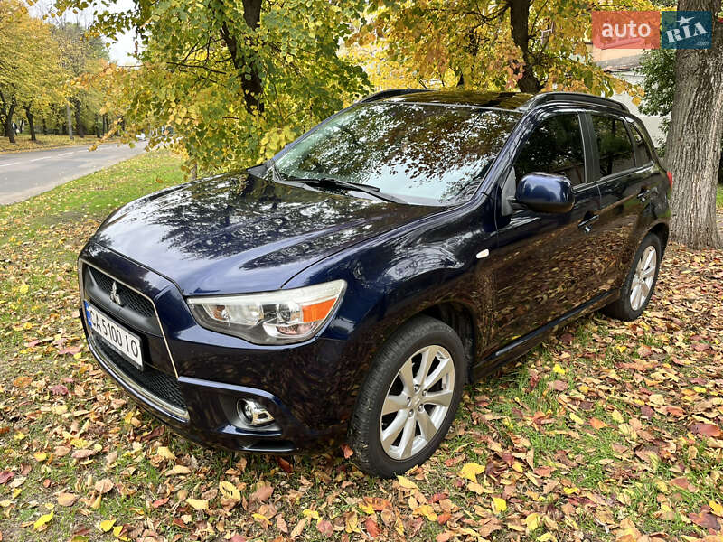 Внедорожник / Кроссовер Mitsubishi Outlander Sport 2012 в Черкассах