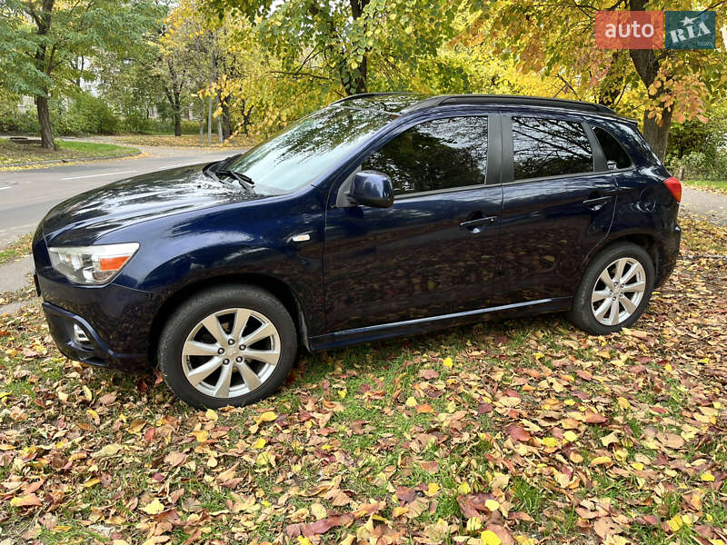 Внедорожник / Кроссовер Mitsubishi Outlander Sport 2012 в Черкассах