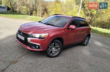 Внедорожник / Кроссовер Mitsubishi Outlander Sport 2016 в 