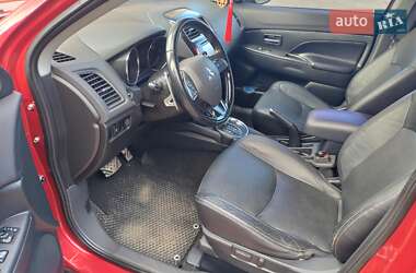 Внедорожник / Кроссовер Mitsubishi Outlander Sport 2016 в 