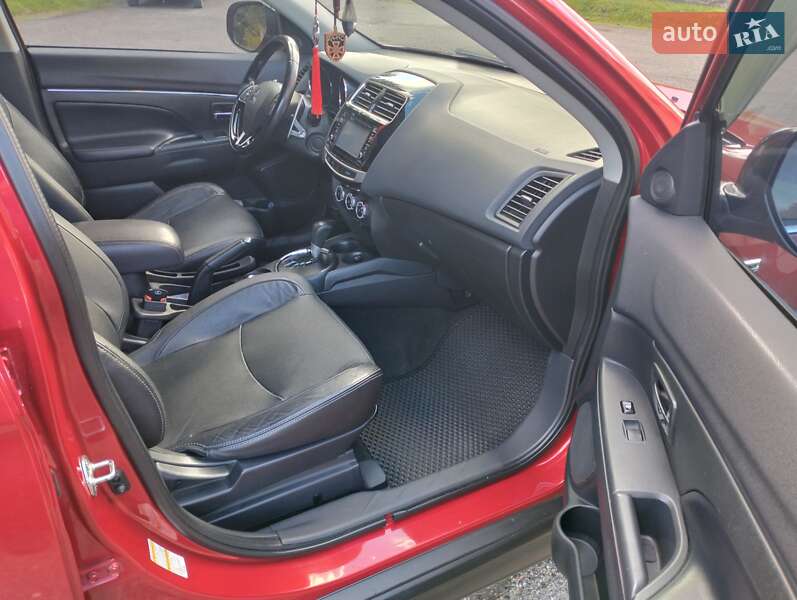 Внедорожник / Кроссовер Mitsubishi Outlander Sport 2016 в Бурштыне