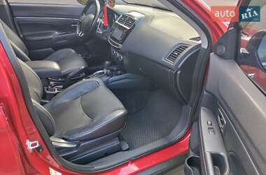 Внедорожник / Кроссовер Mitsubishi Outlander Sport 2016 в 