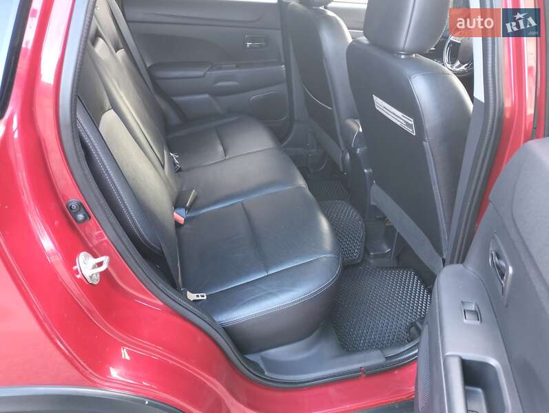 Внедорожник / Кроссовер Mitsubishi Outlander Sport 2016 в Бурштыне