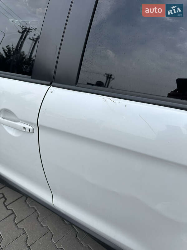 Позашляховик / Кросовер Mitsubishi Outlander Sport 2017 в Києві