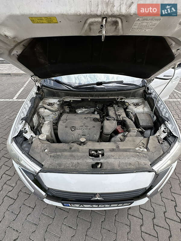 Позашляховик / Кросовер Mitsubishi Outlander Sport 2017 в Києві