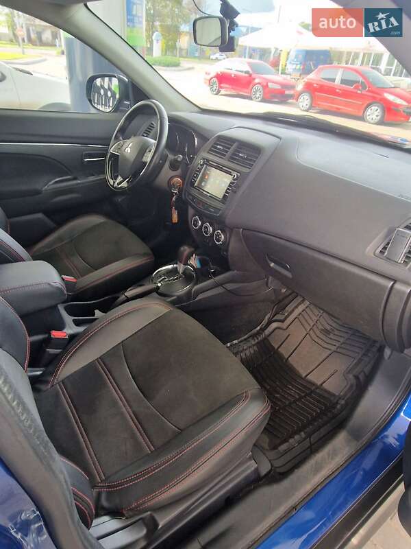 Внедорожник / Кроссовер Mitsubishi Outlander Sport 2017 в Кременчуге