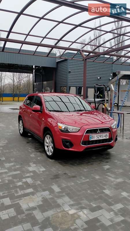 Внедорожник / Кроссовер Mitsubishi Outlander Sport 2014 в Кременчуге