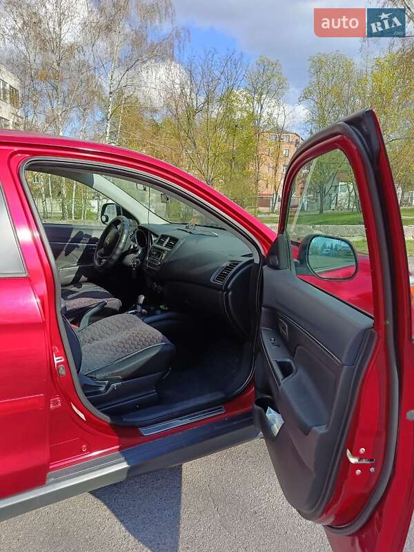 Внедорожник / Кроссовер Mitsubishi Outlander Sport 2014 в Кременчуге