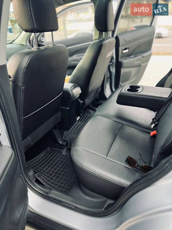 Внедорожник / Кроссовер Mitsubishi Outlander Sport 2016 в Киеве фото 35 Внедорожник / Кроссовер Mitsubishi Outlander Sport 2016 в Киеве