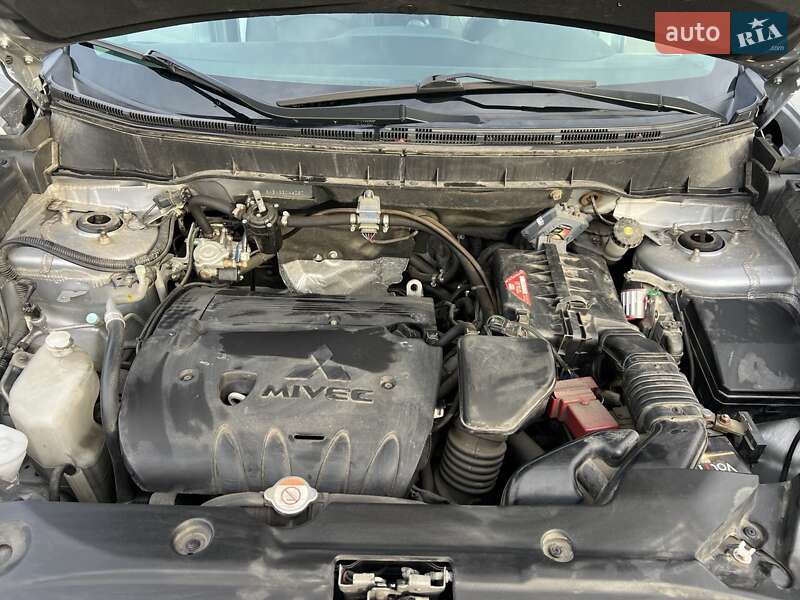 Внедорожник / Кроссовер Mitsubishi Outlander Sport 2016 в Киеве фото 42 Внедорожник / Кроссовер Mitsubishi Outlander Sport 2016 в Киеве