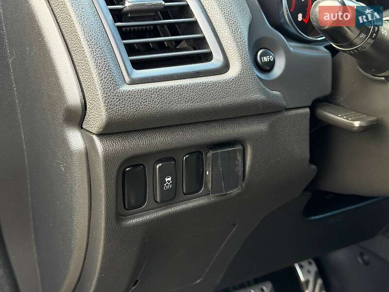 Позашляховик / Кросовер Mitsubishi Outlander Sport 2016 в Кривому Розі