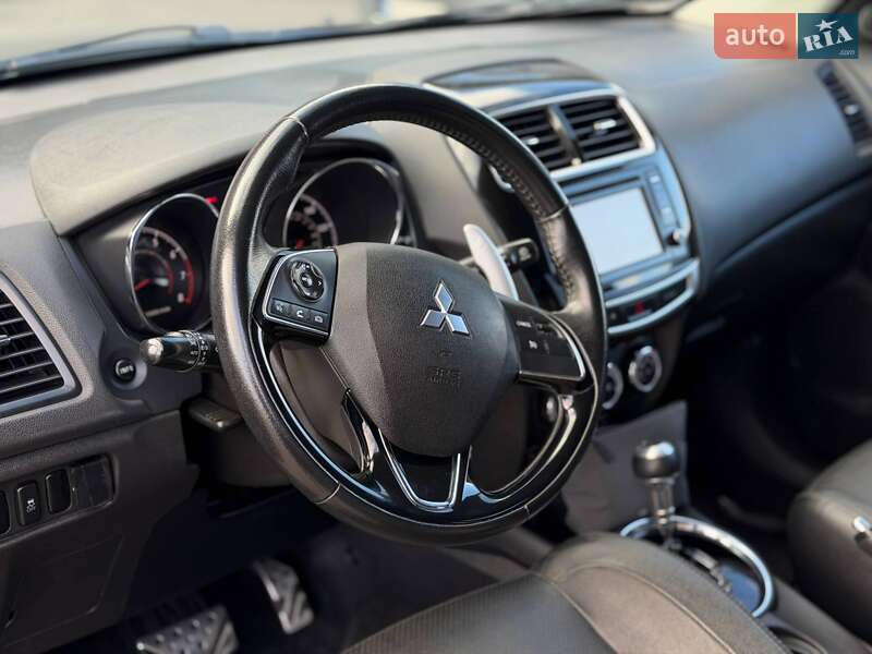 Позашляховик / Кросовер Mitsubishi Outlander Sport 2016 в Кривому Розі