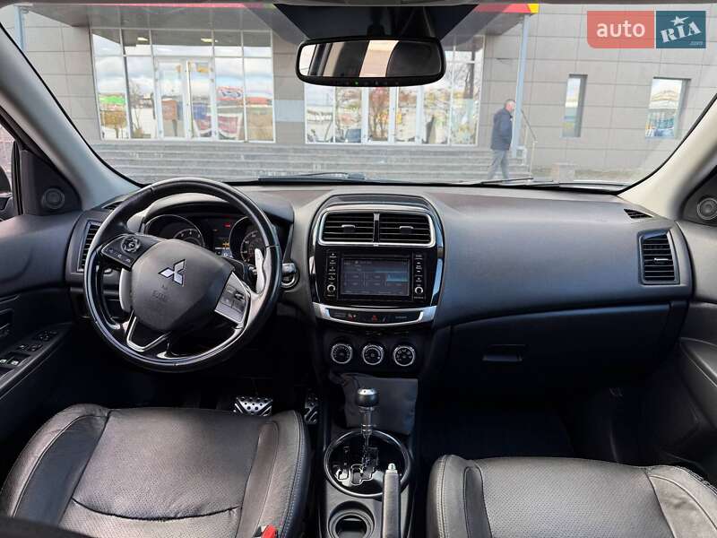 Позашляховик / Кросовер Mitsubishi Outlander Sport 2016 в Кривому Розі