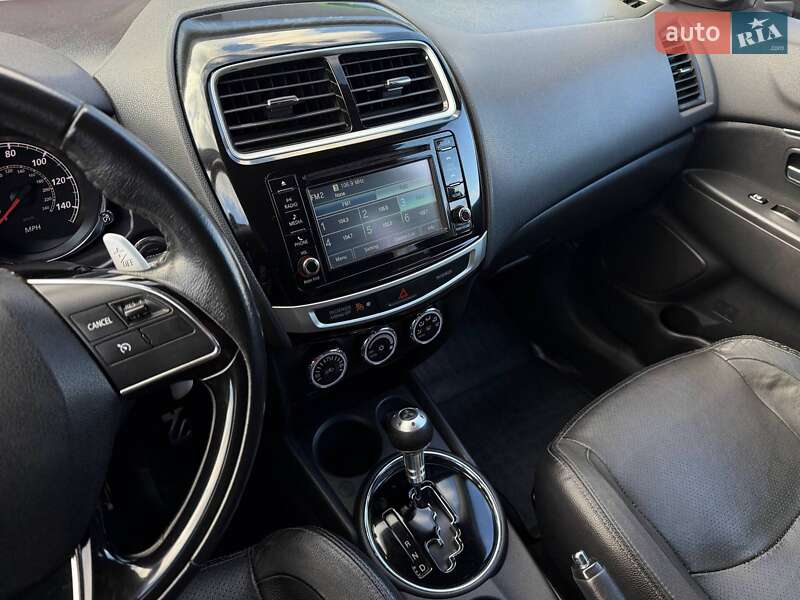 Позашляховик / Кросовер Mitsubishi Outlander Sport 2016 в Кривому Розі