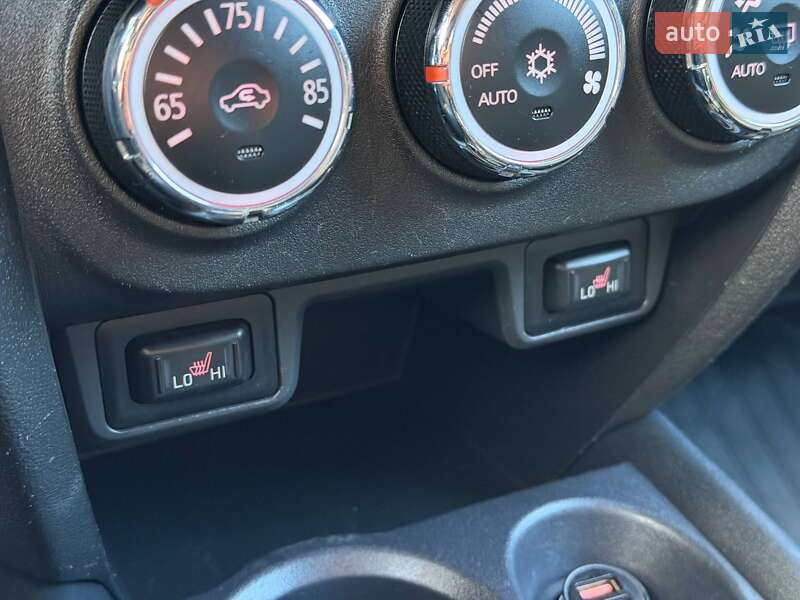 Позашляховик / Кросовер Mitsubishi Outlander Sport 2016 в Кривому Розі