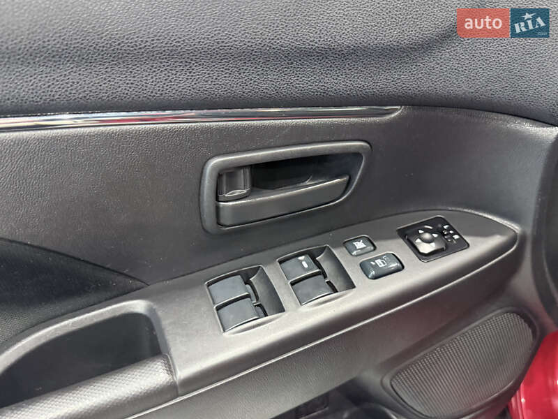 Внедорожник / Кроссовер Mitsubishi Outlander Sport 2014 в Одессе