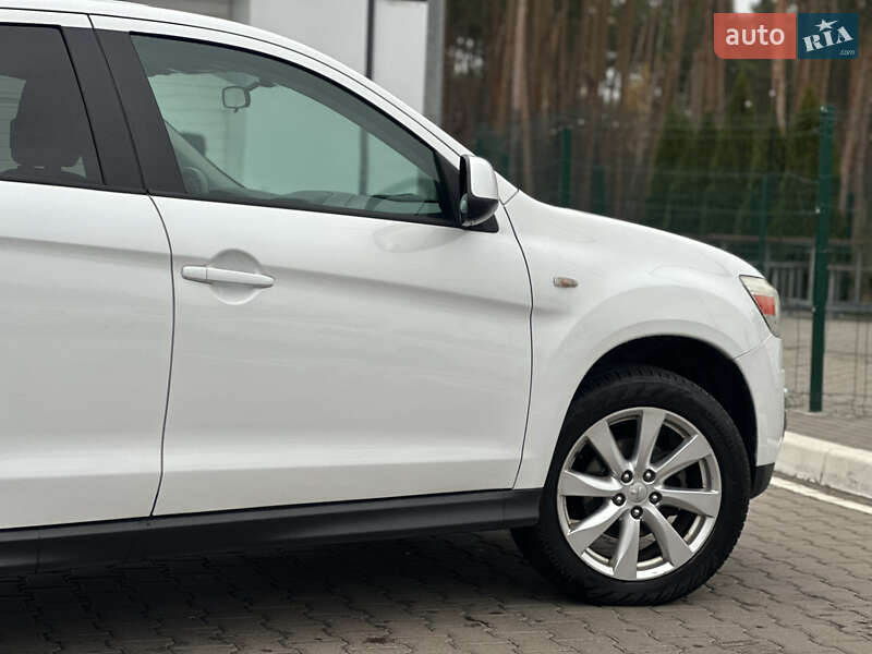 Внедорожник / Кроссовер Mitsubishi Outlander Sport 2015 в Киеве