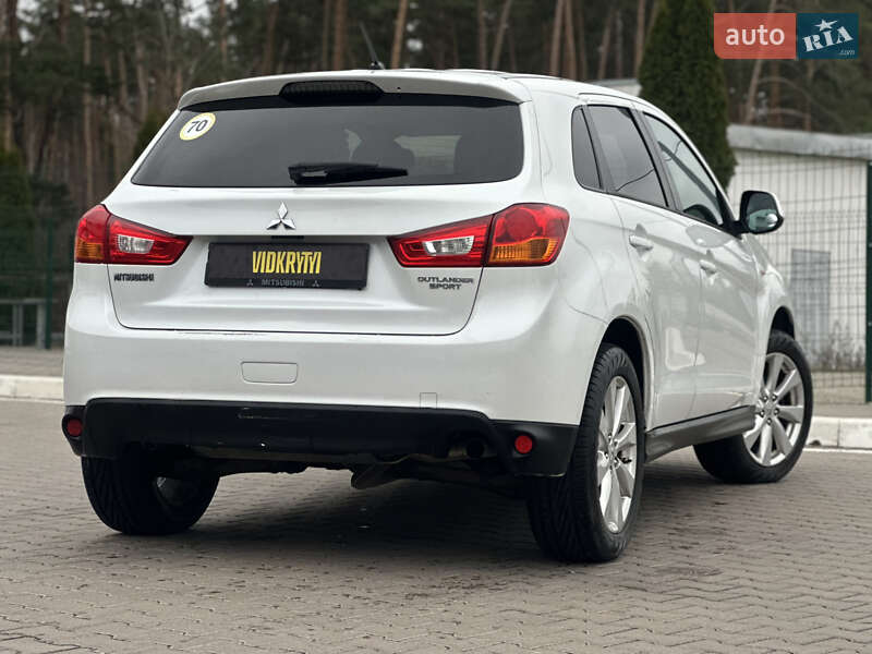 Внедорожник / Кроссовер Mitsubishi Outlander Sport 2015 в Киеве