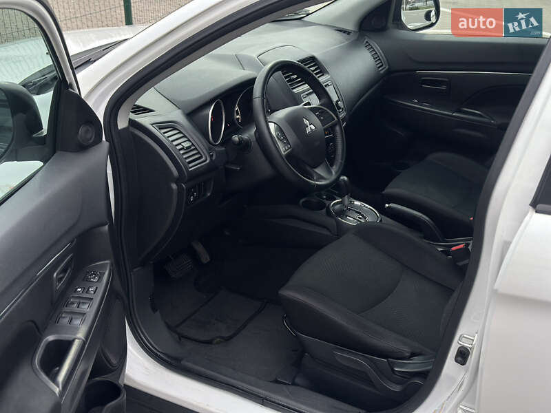 Внедорожник / Кроссовер Mitsubishi Outlander Sport 2015 в Киеве