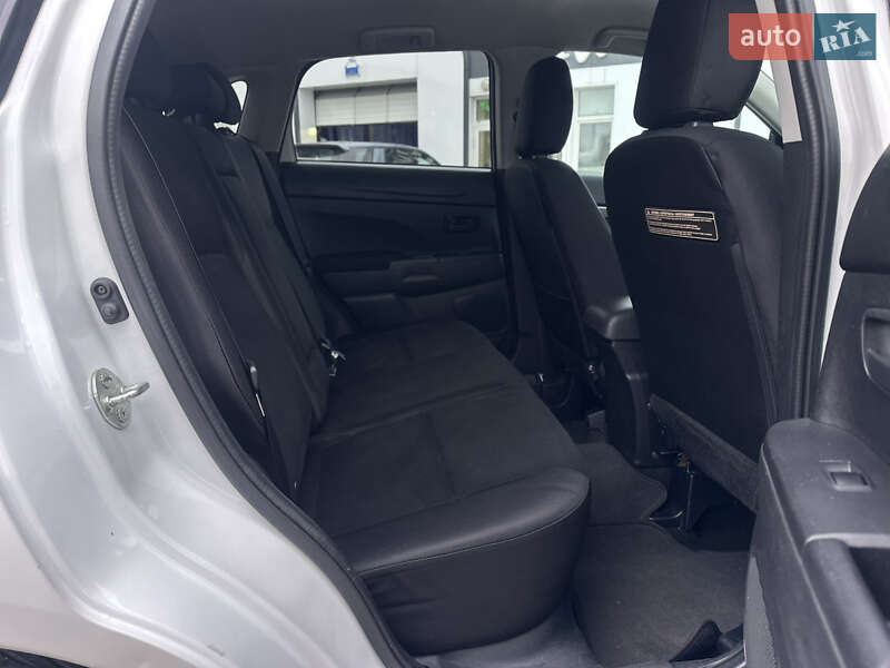 Внедорожник / Кроссовер Mitsubishi Outlander Sport 2015 в Киеве