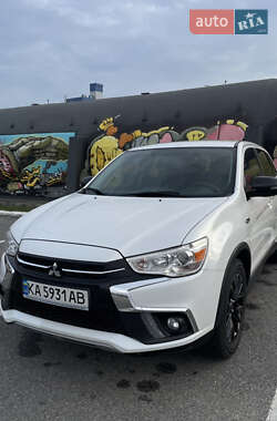 Внедорожник / Кроссовер Mitsubishi Outlander Sport 2017 в Киеве